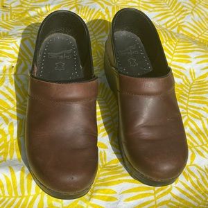 DANSKO Brown Oiled Leather Professional Clogs Mules Shoes Women's Size 7.5 EU 38
